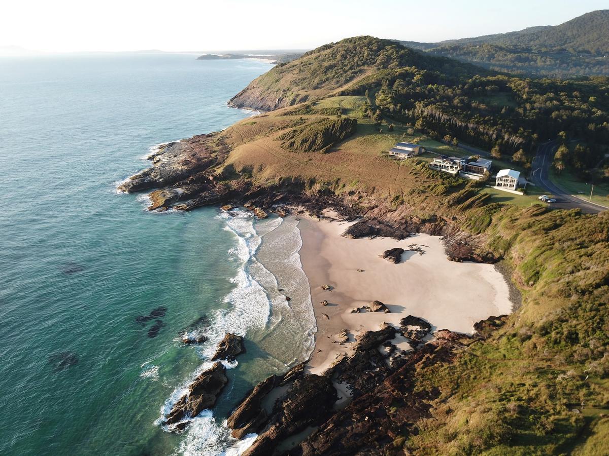 Oceanscape Luxury Beachfront Villas Scotts Head Exterior photo
