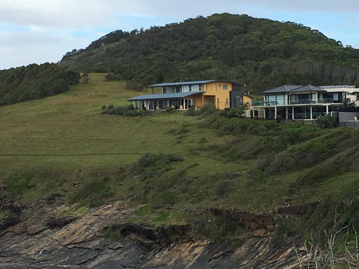 Oceanscape Luxury Beachfront Villas Scotts Head Exterior photo