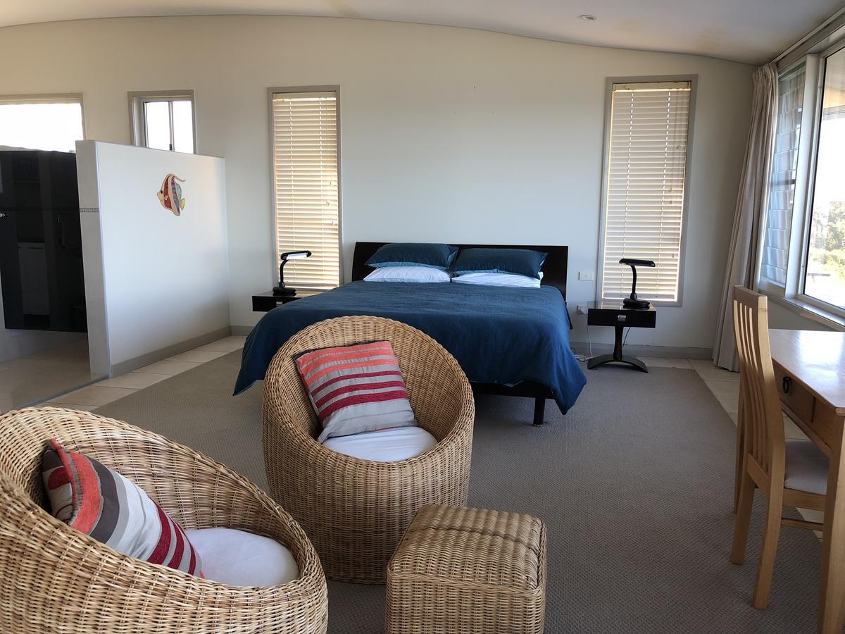 Oceanscape Luxury Beachfront Villas Scotts Head Room photo