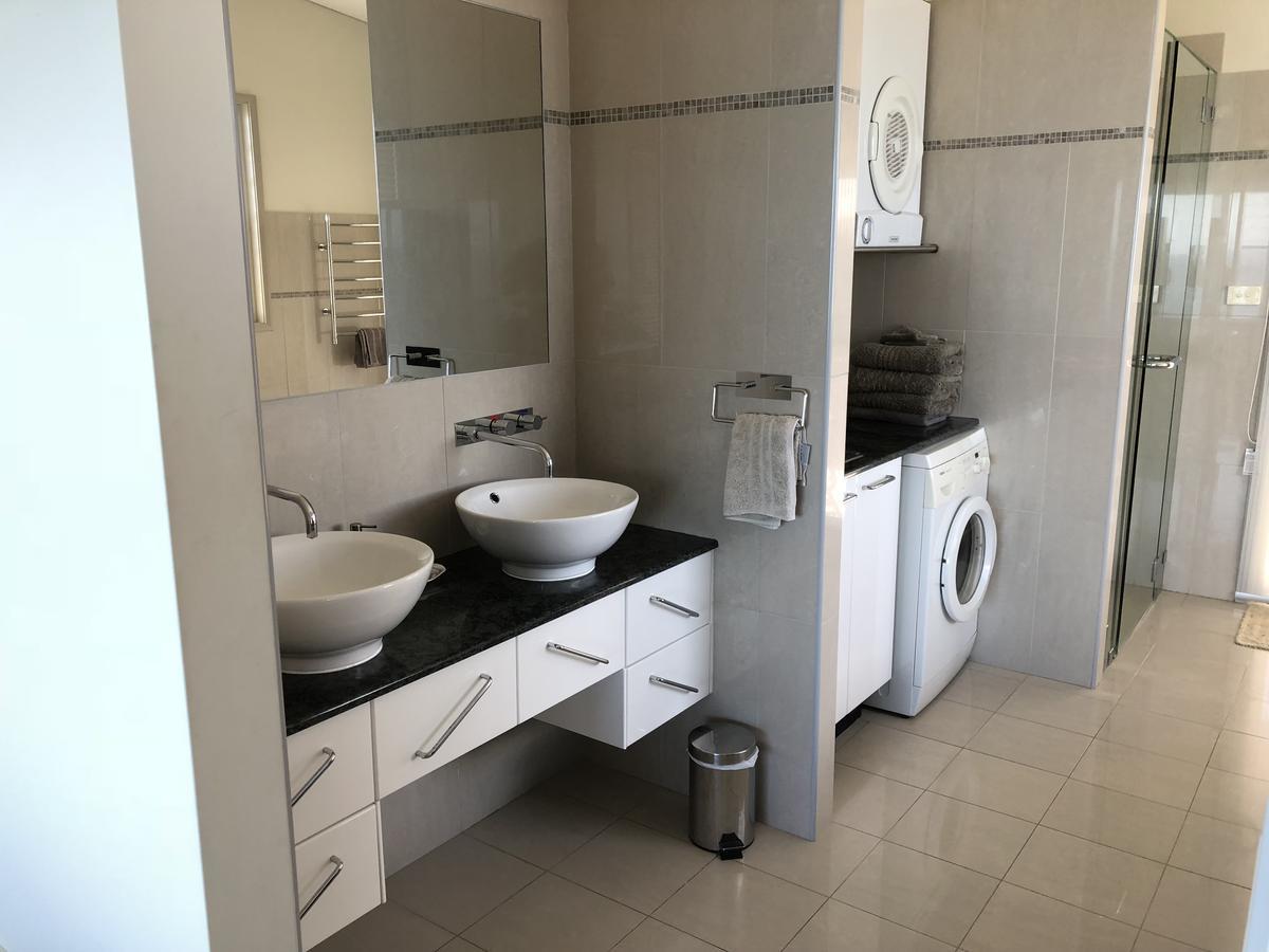 Oceanscape Luxury Beachfront Villas Scotts Head Room photo
